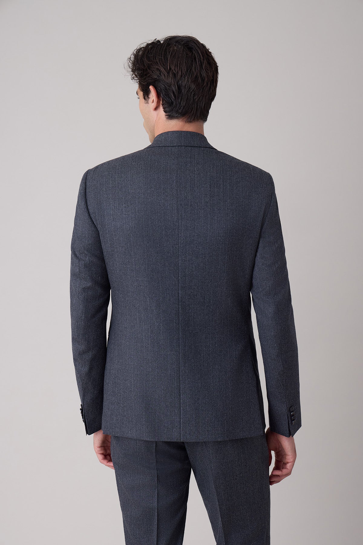 Costume croisé Svalen en laine vierge