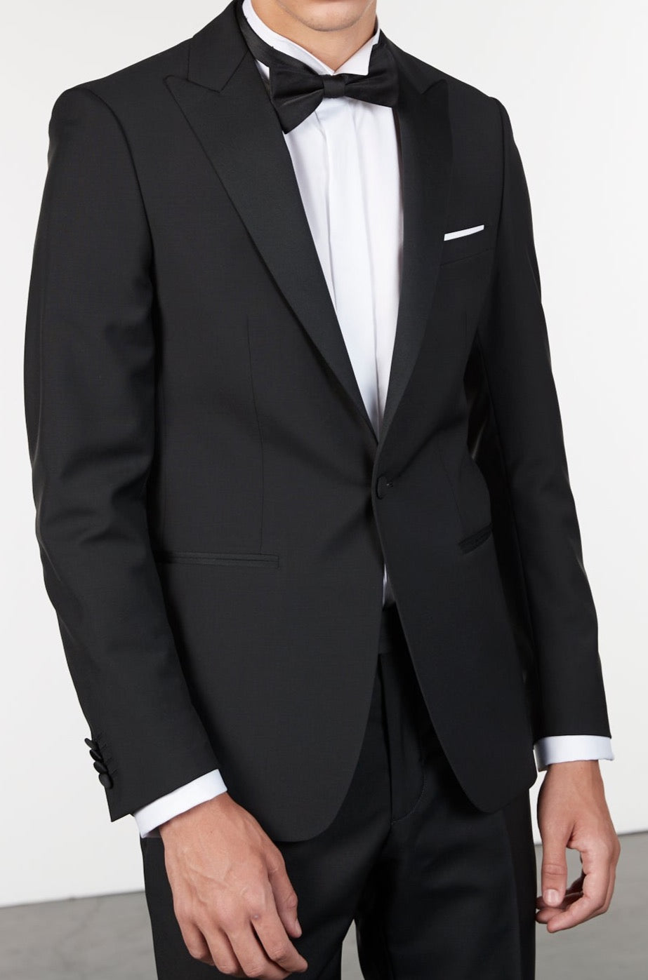 Litan wool tuxedo with pointed collar