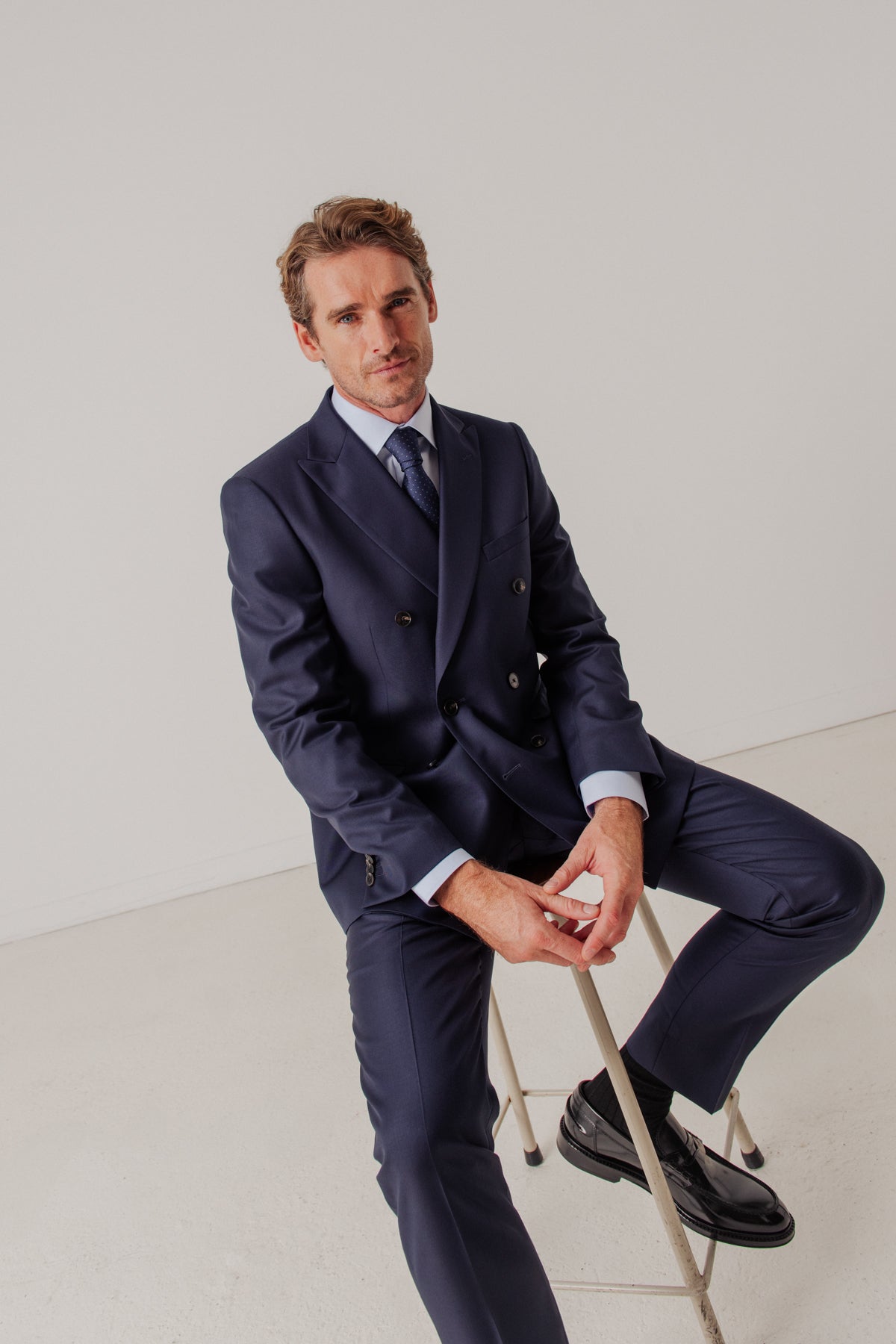 Les costumes bleu marine