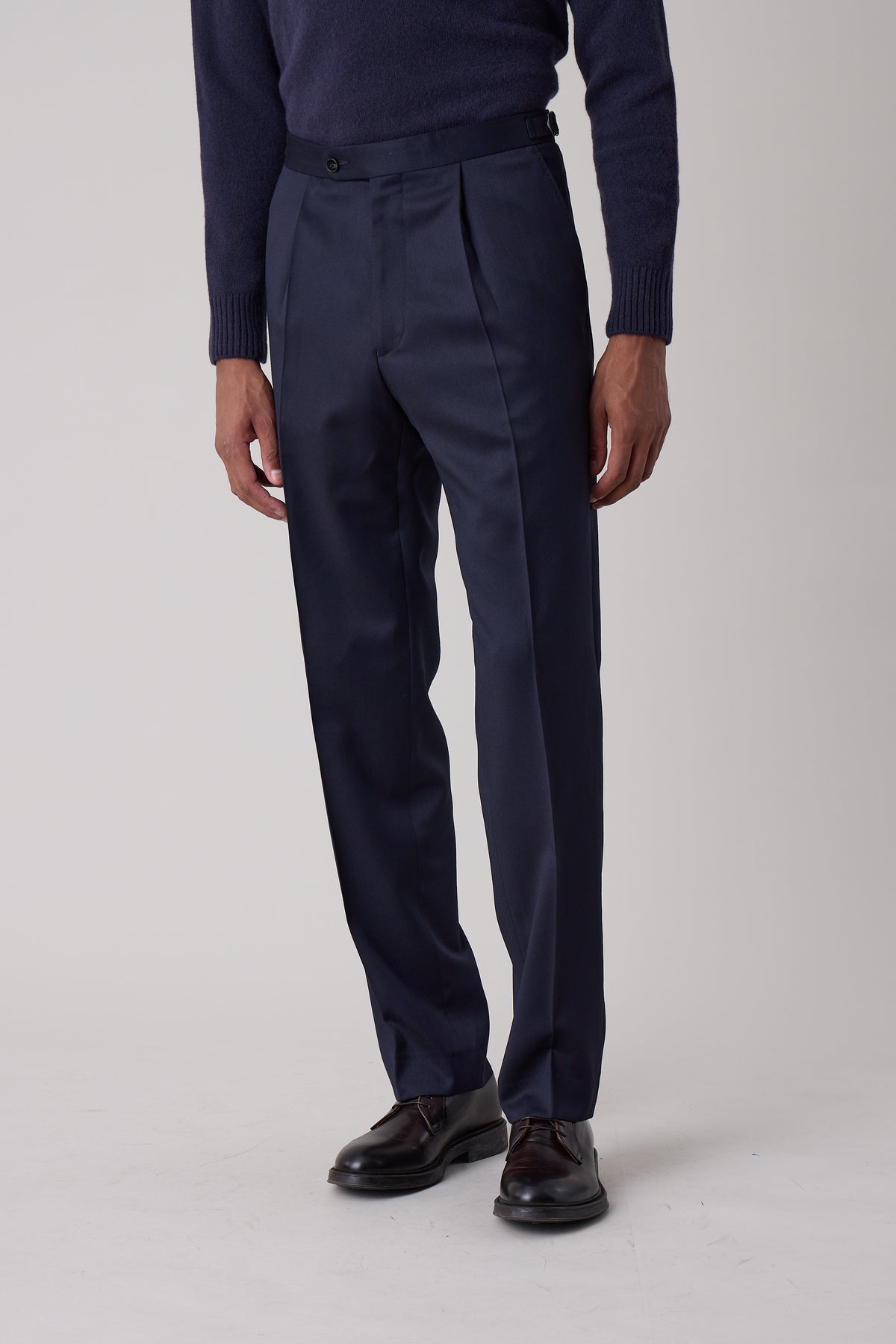 Pantalon droit Viggo en laine vierge et laine marine