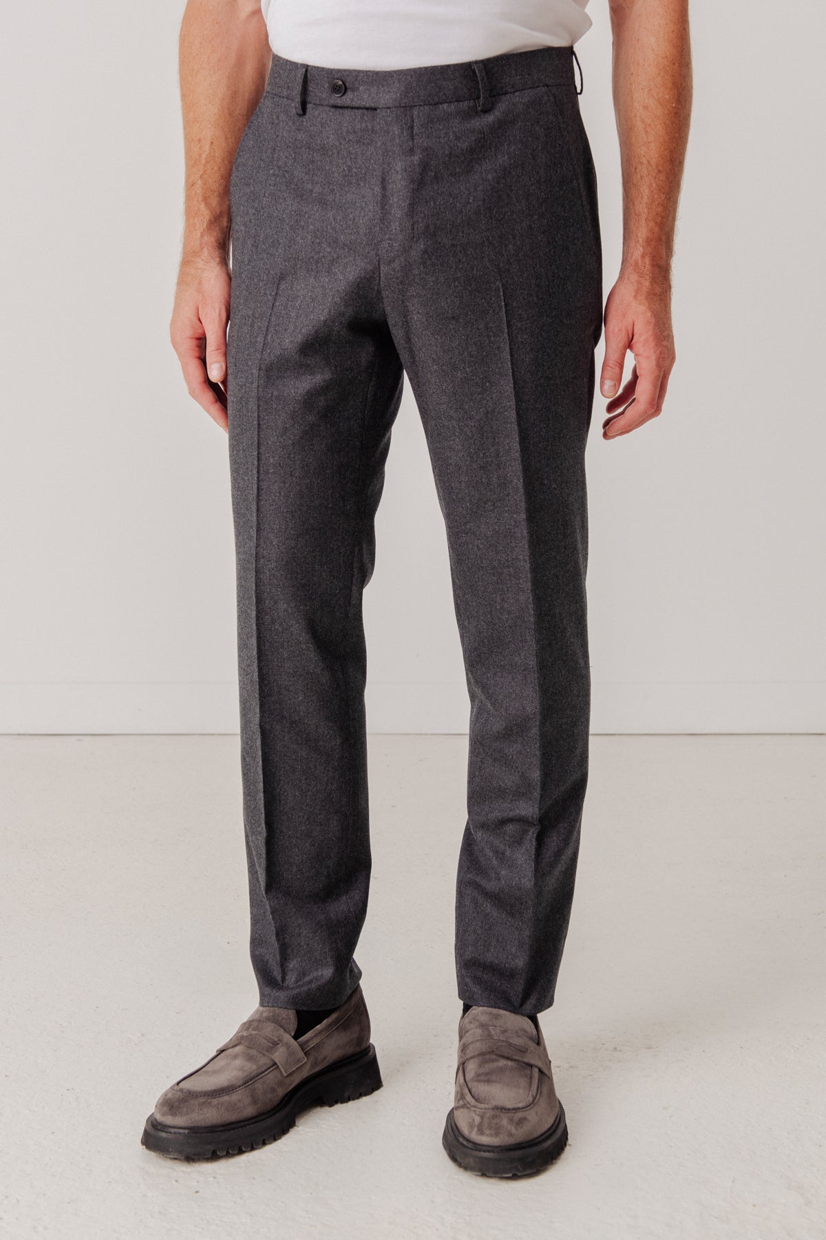 Pantalon en flanelle William Simple gris foncé