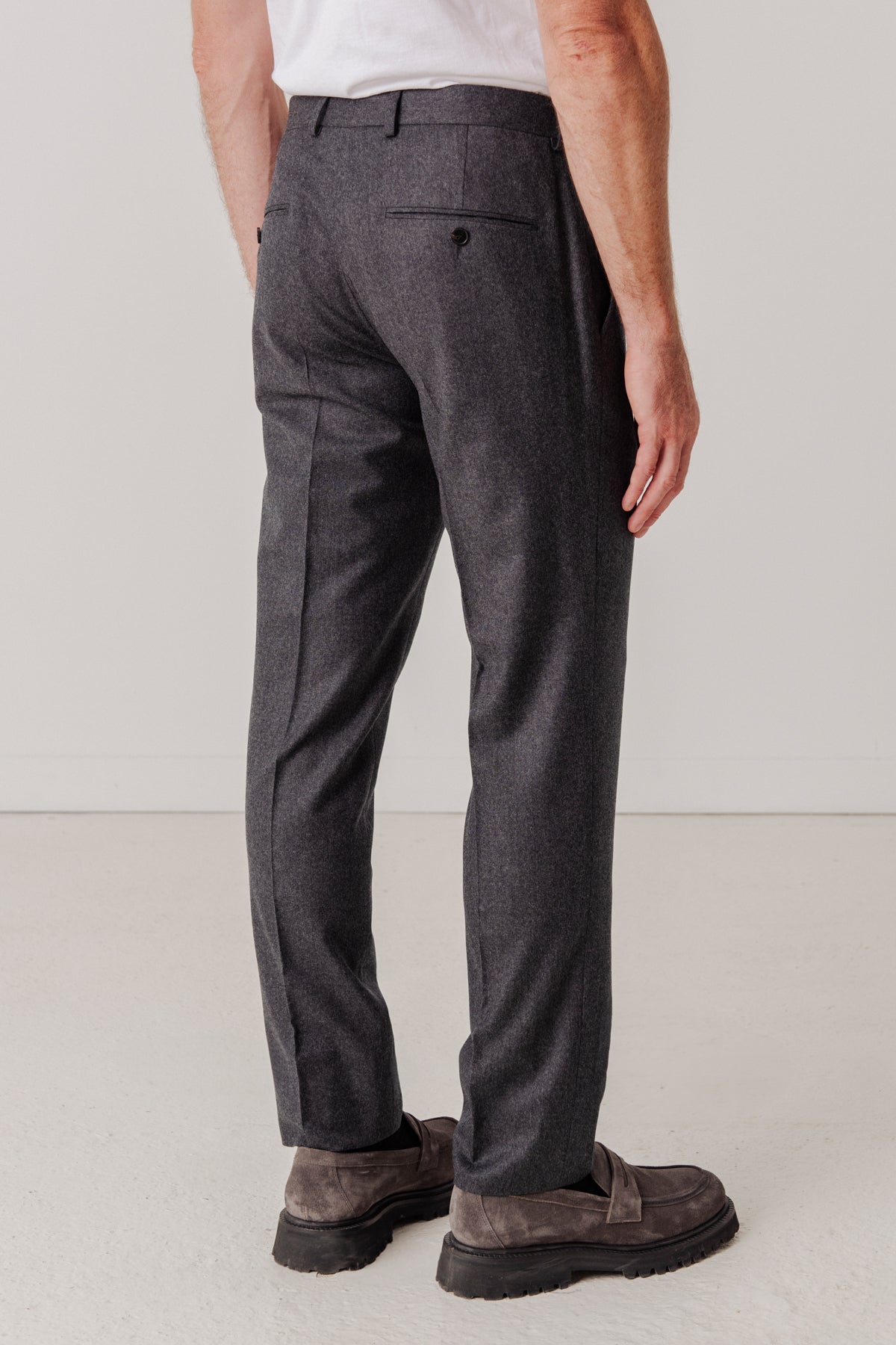 Pantalon en flanelle William Simple gris foncé